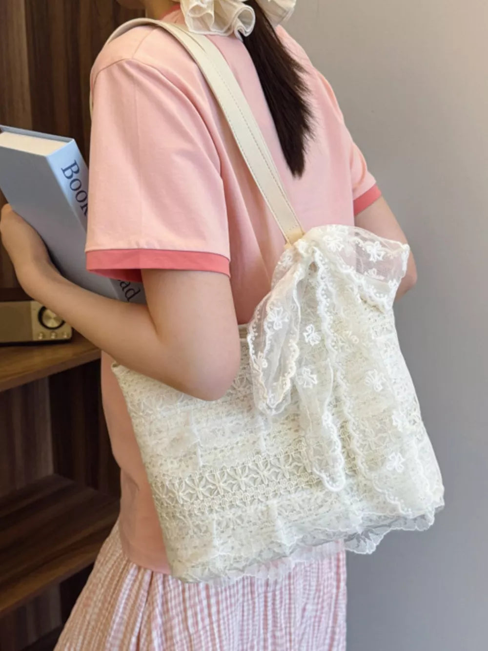 Lace Bowknot Woven Shoulder Handbag